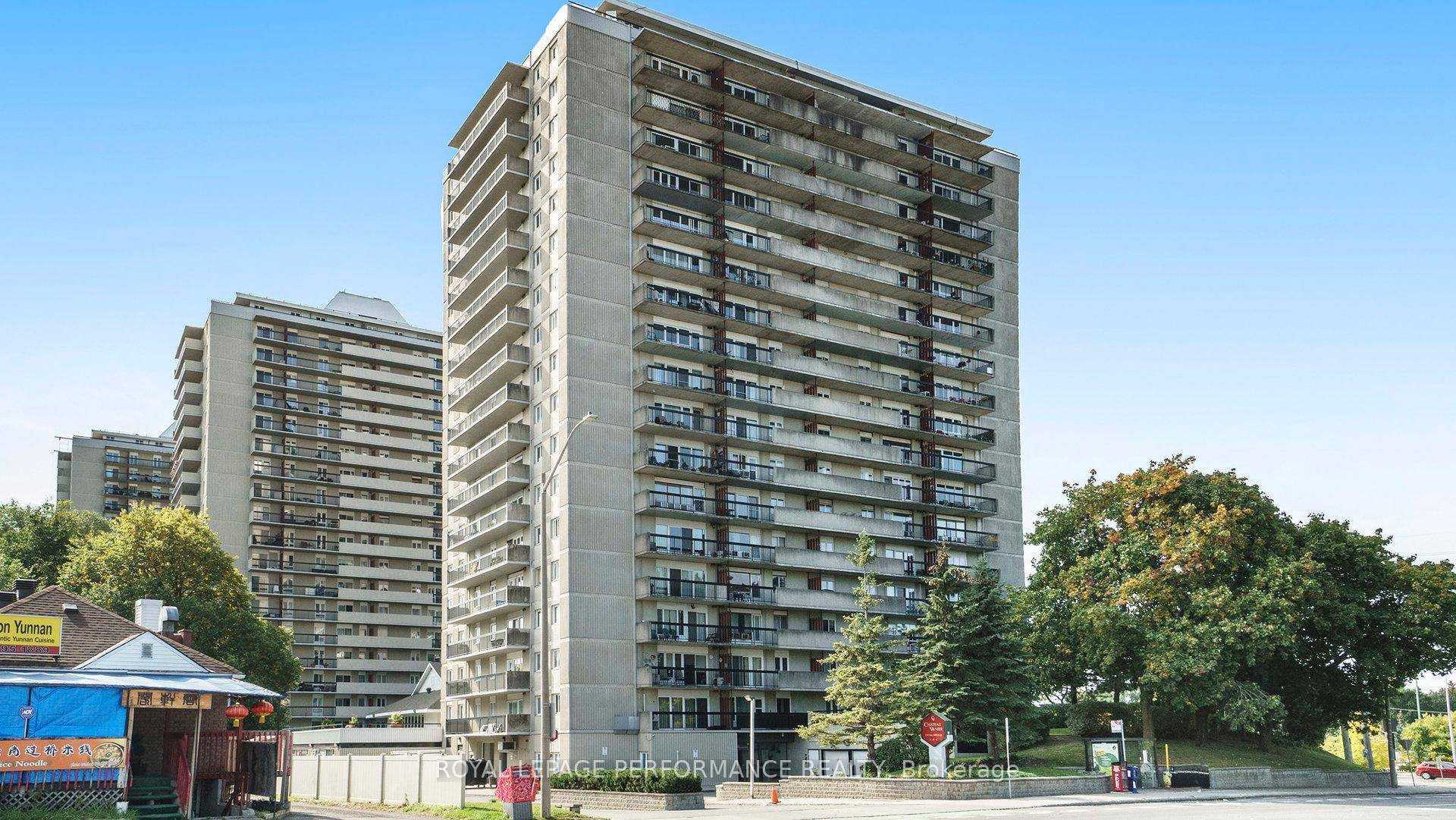 Smart, convenient, affordable living in the heart of Ottawa, 1 bedroom 1 Bath Unit where you can take in the views of the city and Parliament from a 27 foot ...