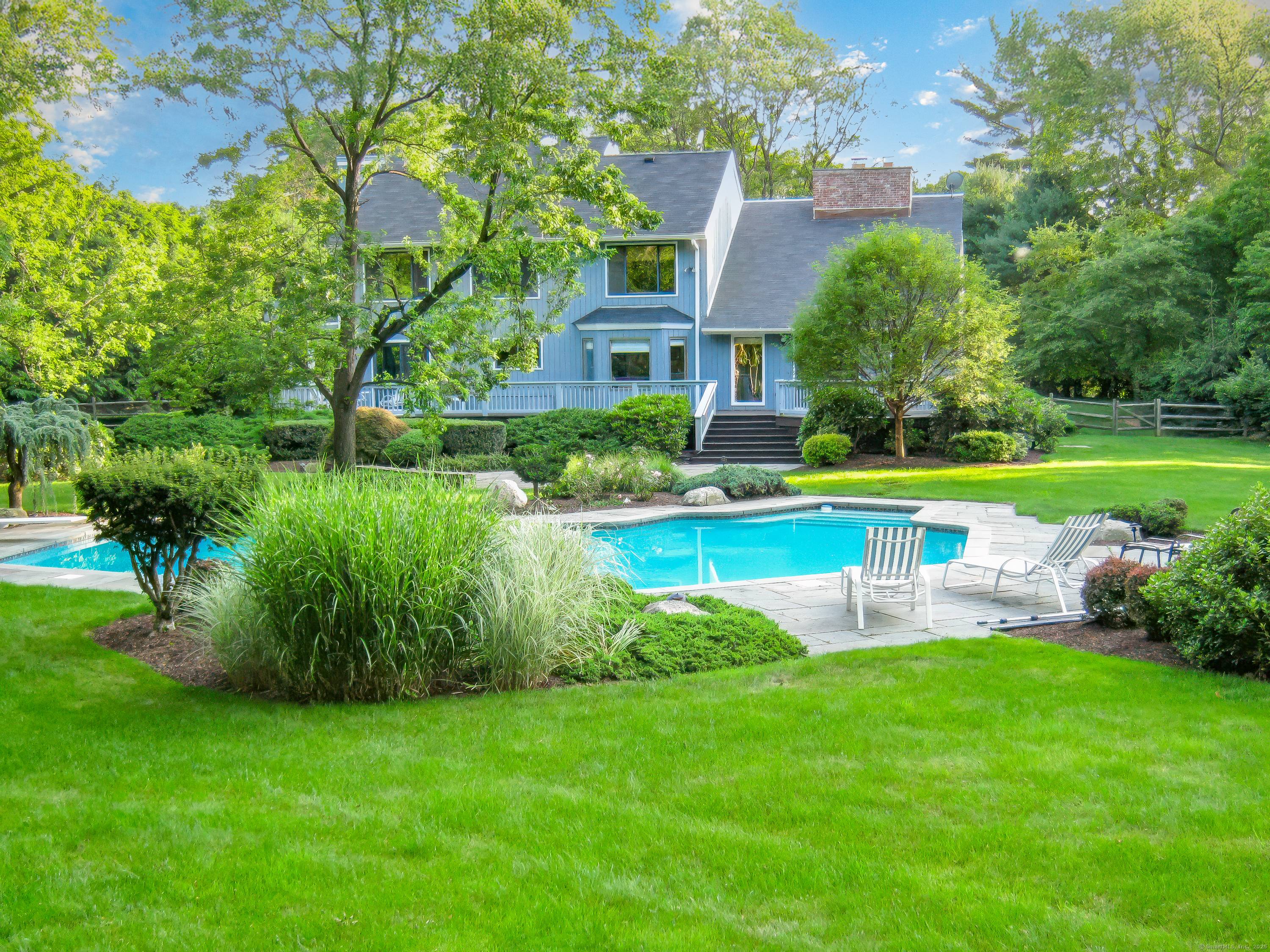 Fully Furnished Seasonal Rental in Westport Fall 2025 through Spring 2026 Fully furnished contemporary home located on a quiet cul de sac, minutes from downtown Westport, beaches, and restaurants.