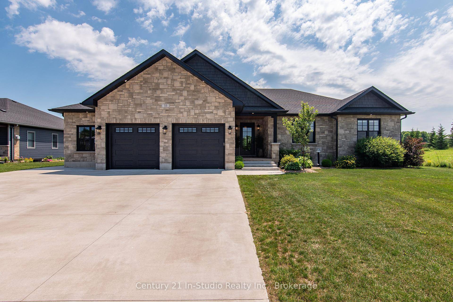 Custom built by Murphy Construction, this home captures the look and feel of the designer spaces you scroll past on your favourite home inspiration accounts only this time, it's real.