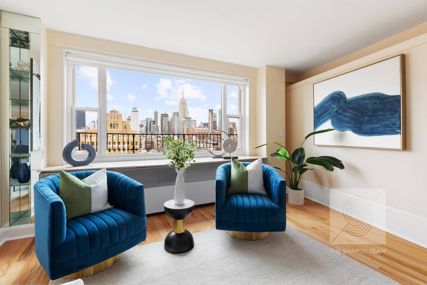 Unique Crown Jewel Penthouse with Massive Private Terrace and Spectacular ViewsPerched atop one of downtowns most desirable luxury residential high rise cooperatives, Penthouse AB is a truly special, one of ...