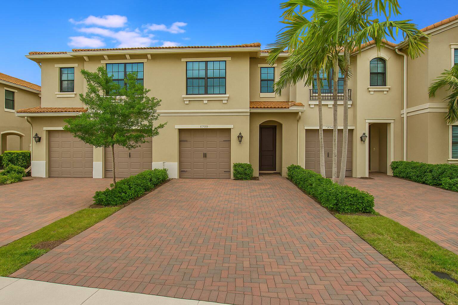 CAN BE RENTED IMMEDIATELY AFTER PURCHASE !