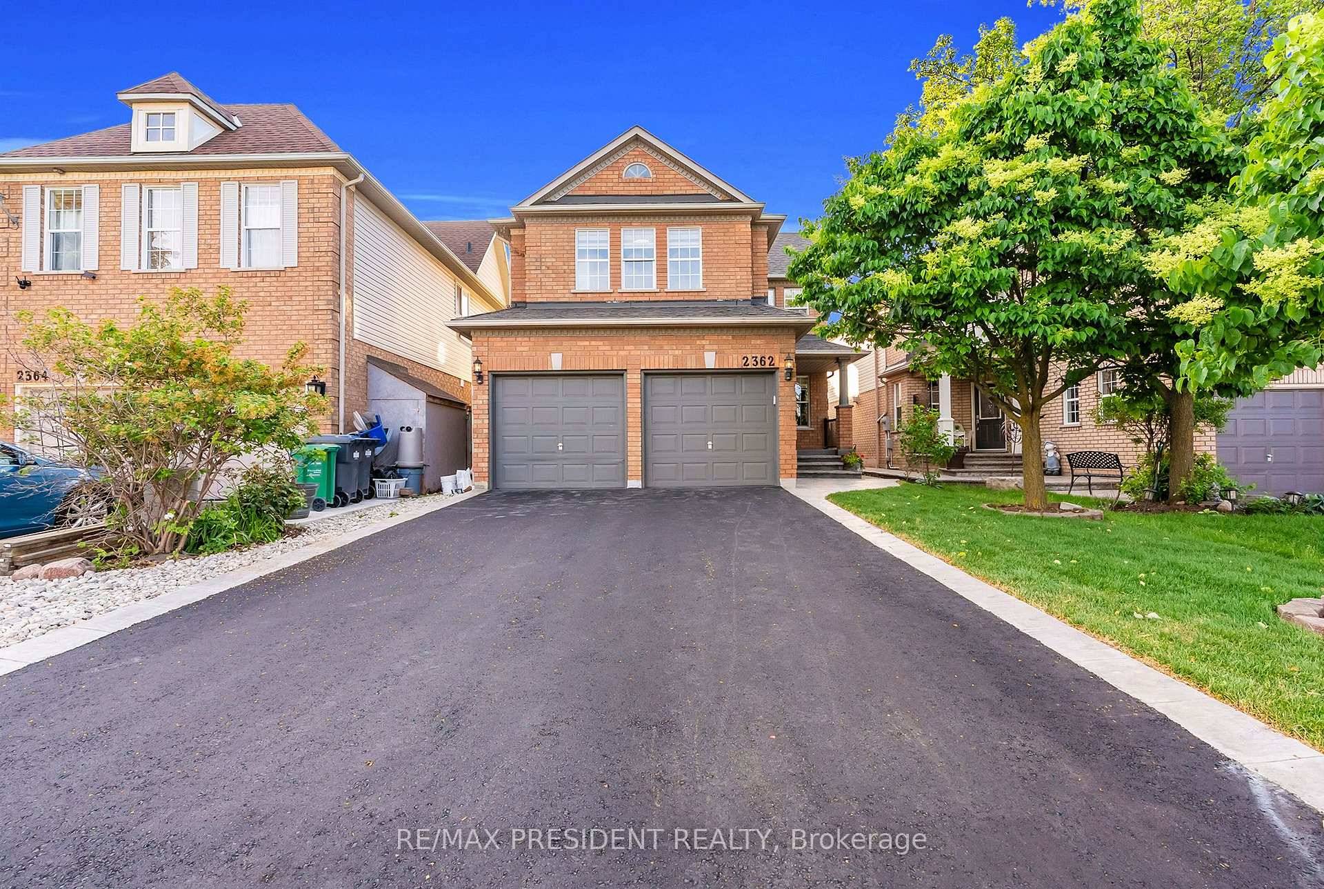 Welcome to this stunning, fully renovated home nestled in Central Erin Mills one of Mississauga's most sought after neighbourhoods !