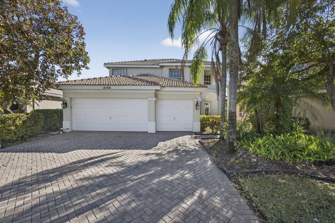 LAKE FRONT HOME Excellent Location !