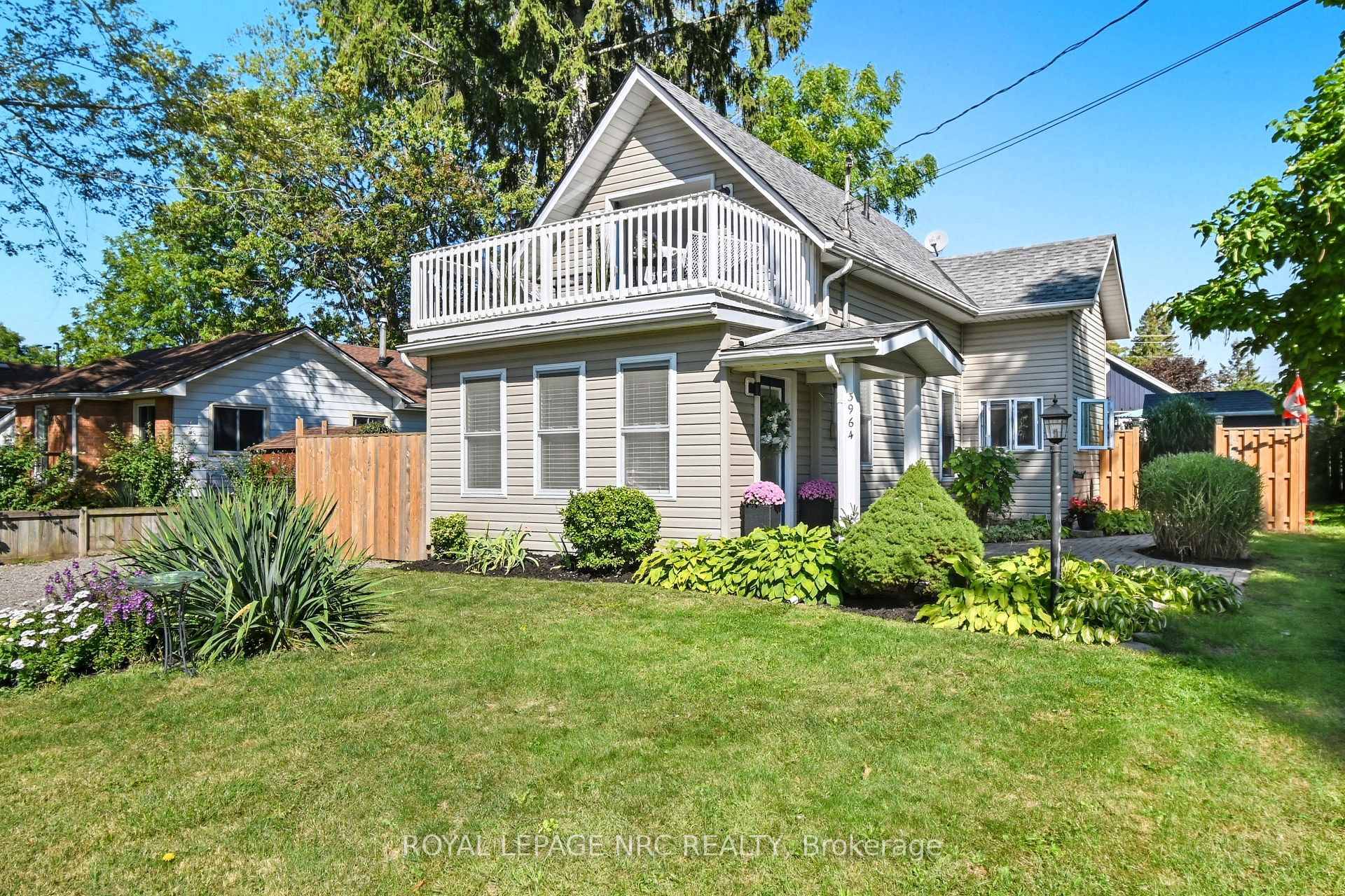 Totally updated gorgeous open concept home or cottage !
