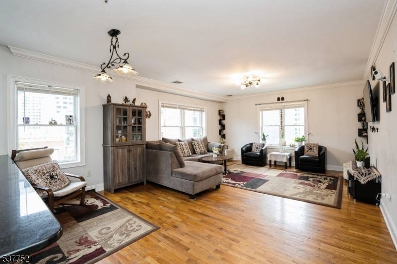 Located on one of Paulus Hook's most desirable historic streets, this 1, 100 sq.