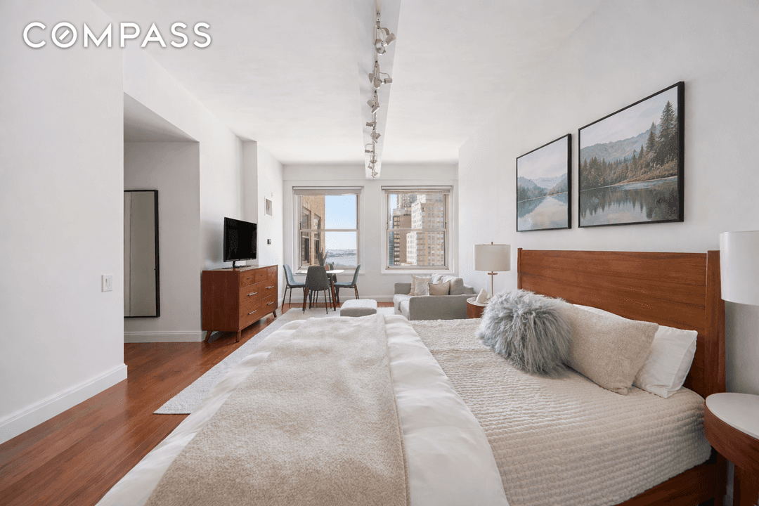 Located high above the Financial District, Residence 1402 at the sought after Greenwich Club Residences offers sweeping, unobstructed views of New York Harbor and the Staten Island Ferry from an ...