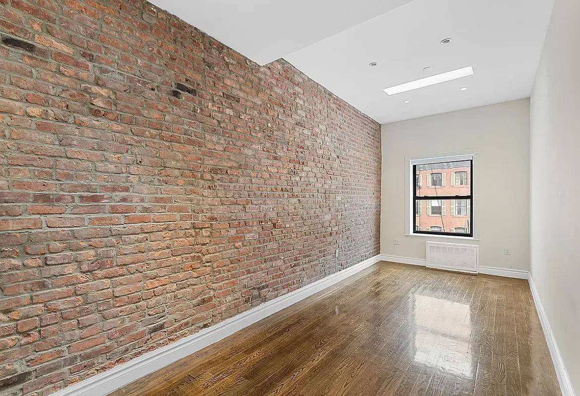 This Apartment Features A skylight gives the unit fantastic natural light Ebony hardwood floors Recessed lighting Granite countertops Stainless steel appliances Cherry wood cabinets Crown and baseboard moldings Tiled bathroomsThis ...