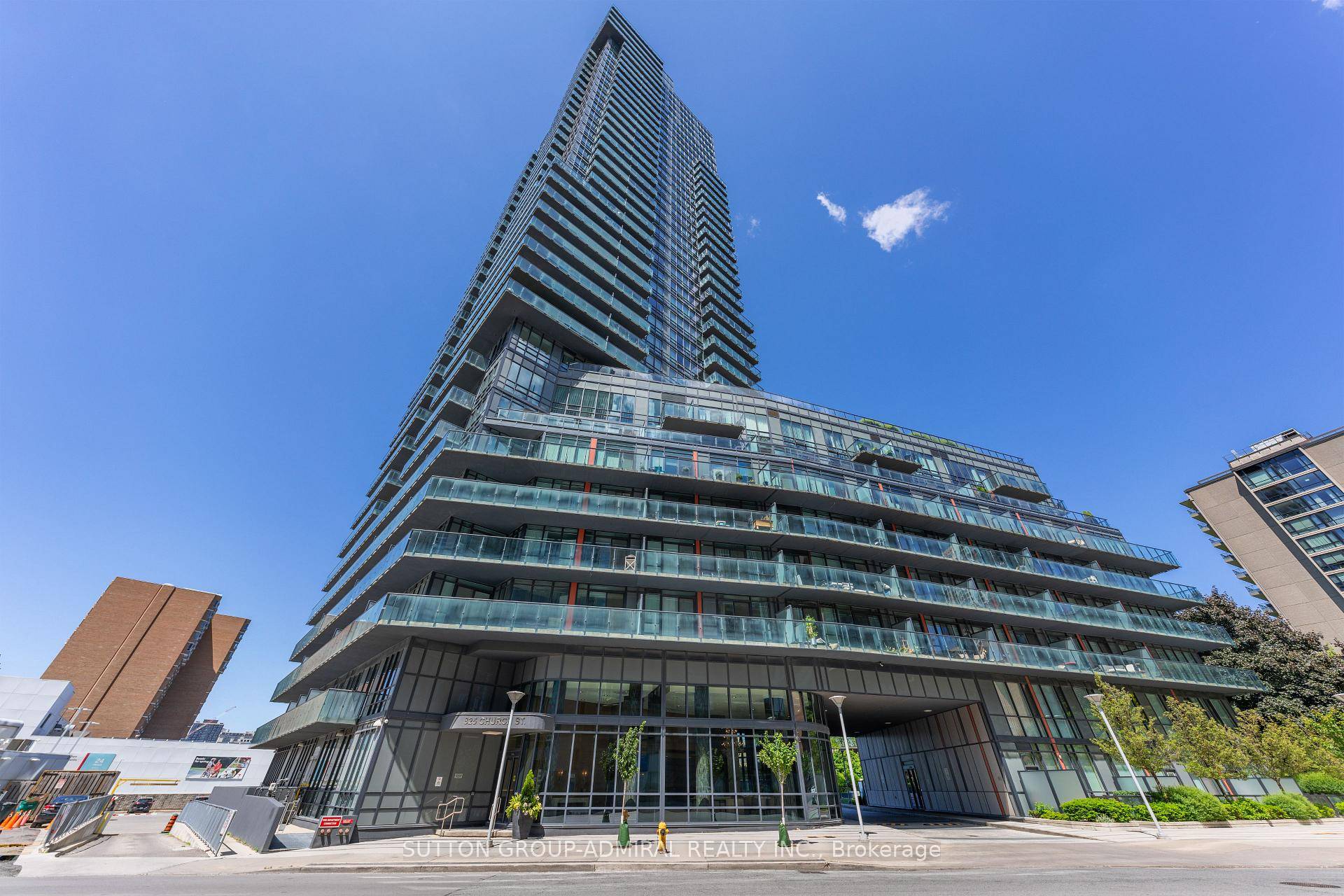 Spectacular Corner Penthouse Suite With Breathtaking, South East Views Of The City Lake.