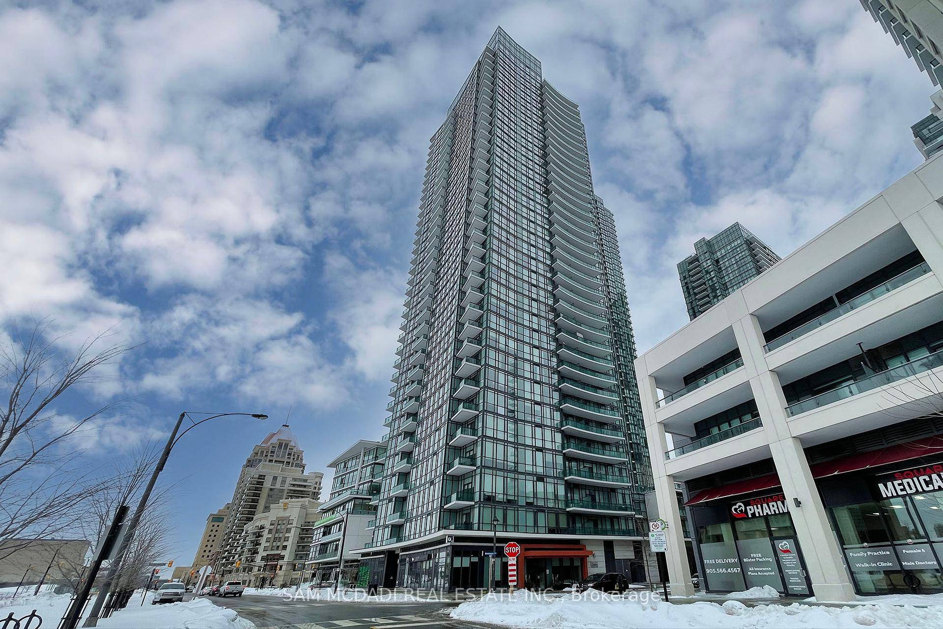 Bright And Spacious 1 Bedroom Unit.