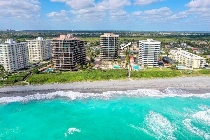 Breathtaking panoramic oceanfront views.
