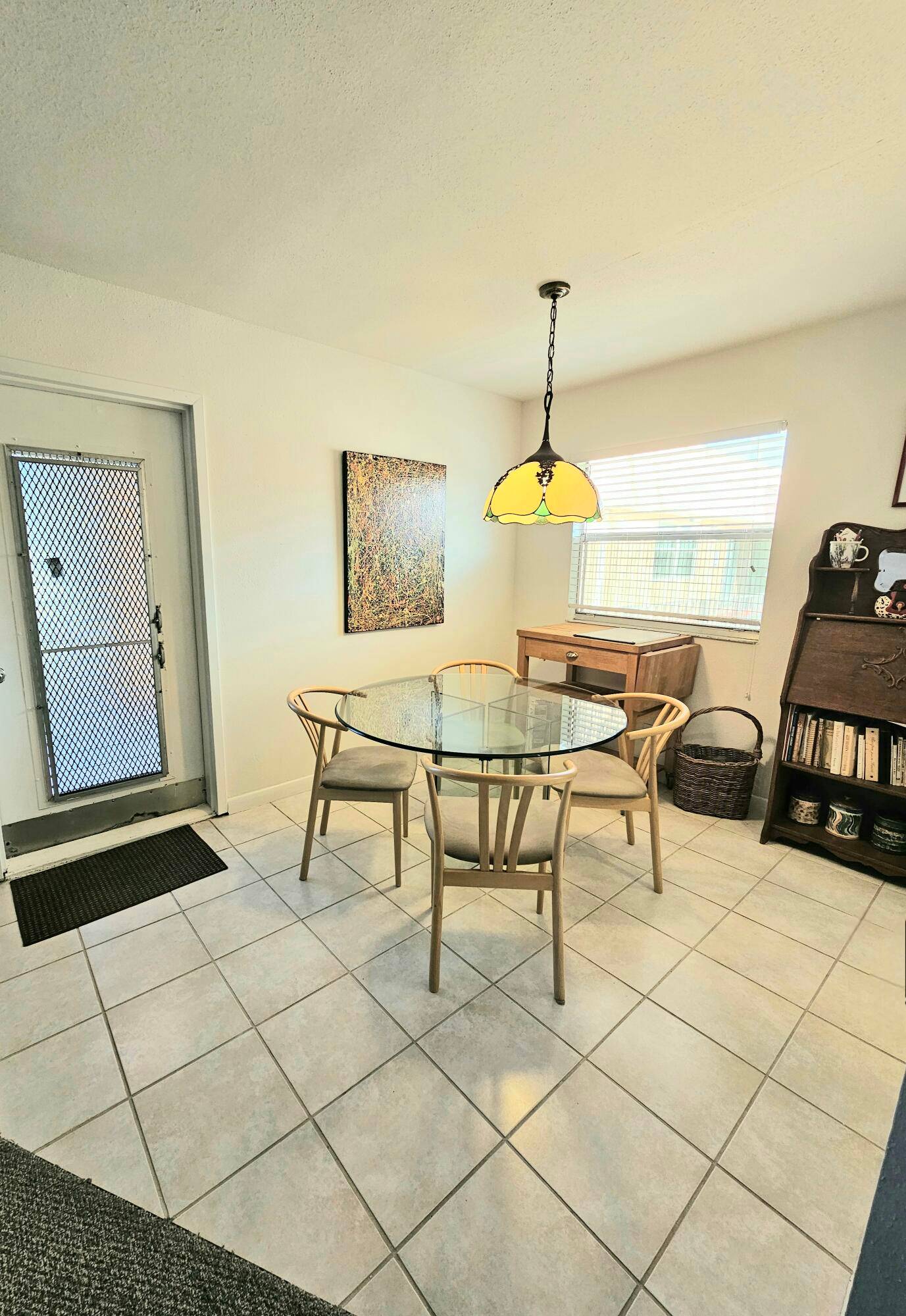 Light and bright 2 2 easy access next to the stairs or the elevator which is close by with the mailboxes.