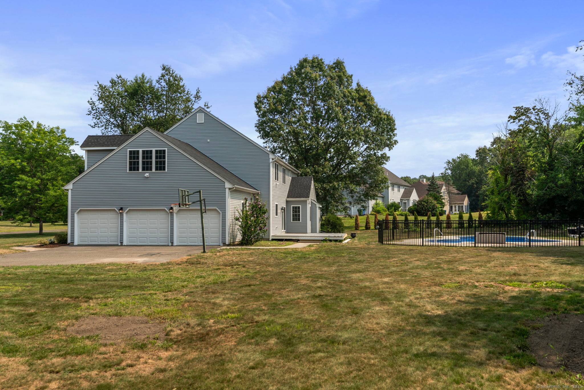 Welcome to this beautifully updated colonial on quiet cul de sac in desirable So Glastonbury.