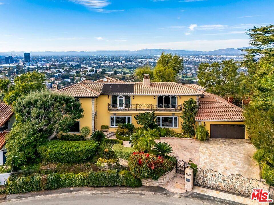 3595   Wonder View Dr 5BR Hollywood Hills East La