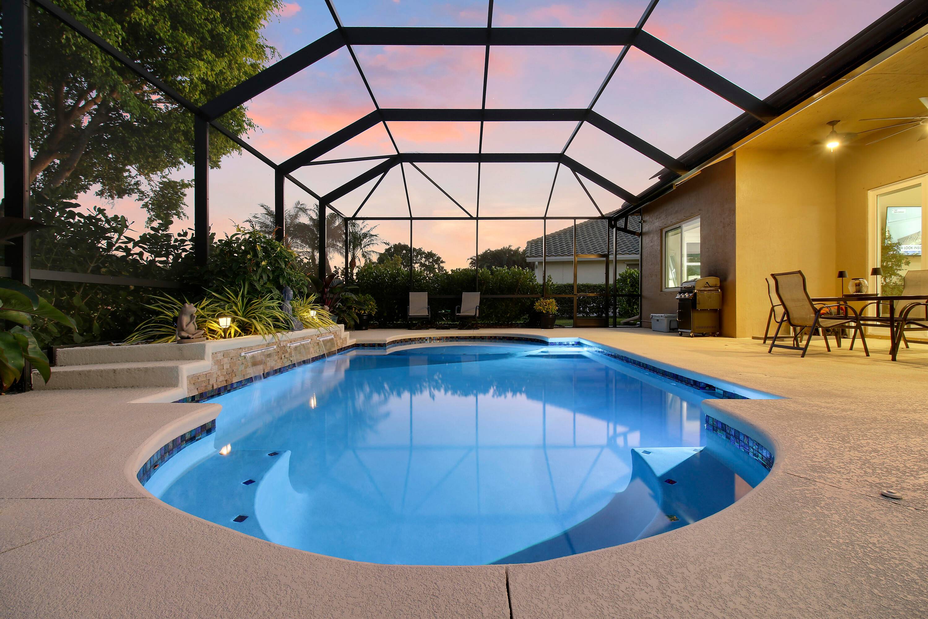 Nestled in the gated community of Heatherwood, this 3 bed, 2 bath this open floor plan home offers the perfect combination of comfort, low maintenance and tranquility.
