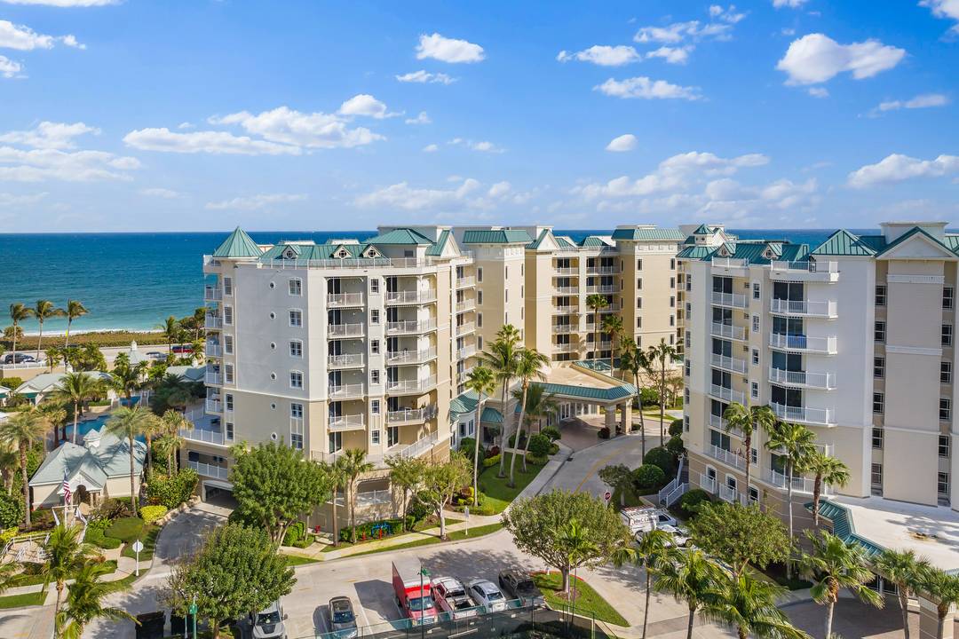 Breathtaking Oceanfront Views in Prime Jupiter Location.