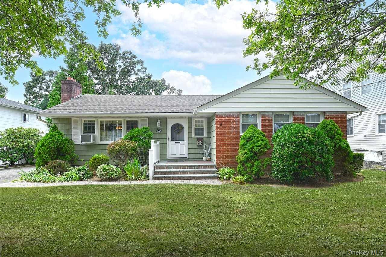 Pristine ranch on huge property !
