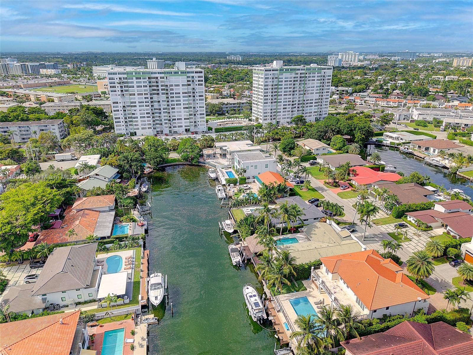 PENTHOUSE EAST VIEW ALL OF SAN SOUCI BAY VIEWS FROM MIAMI BRICKELL MIAMI BEACH FRONT BEACH CITIES NORTH TO FORT LAUDERDALE THE MOST AWESOME MORNING SUNRISE EVERY DAY JUST ANOTHER ...