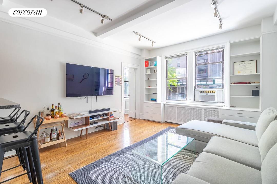 Established in 1923, La Bourgogne stands as a distinguished example of pre war architecture and remains one of the rare condominium conversions in the heart of the Upper East Side, ...