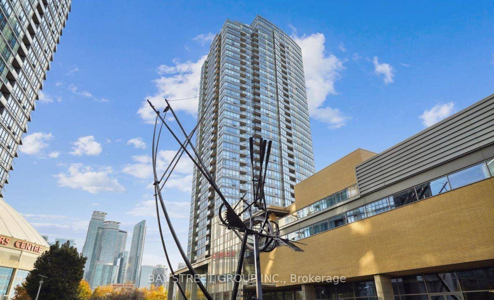 Enjoy high floor panoramic view of downtown skyline, Lake Ontario, and into Rogers Centre !