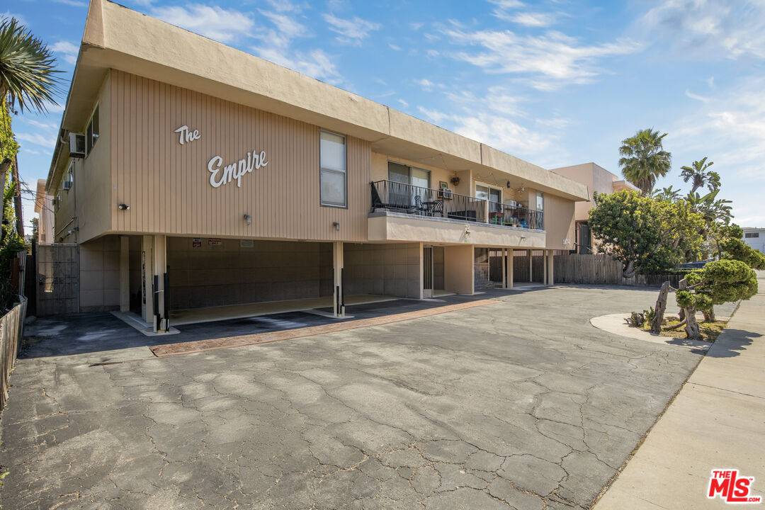 3674   Empire Dr 10BR La