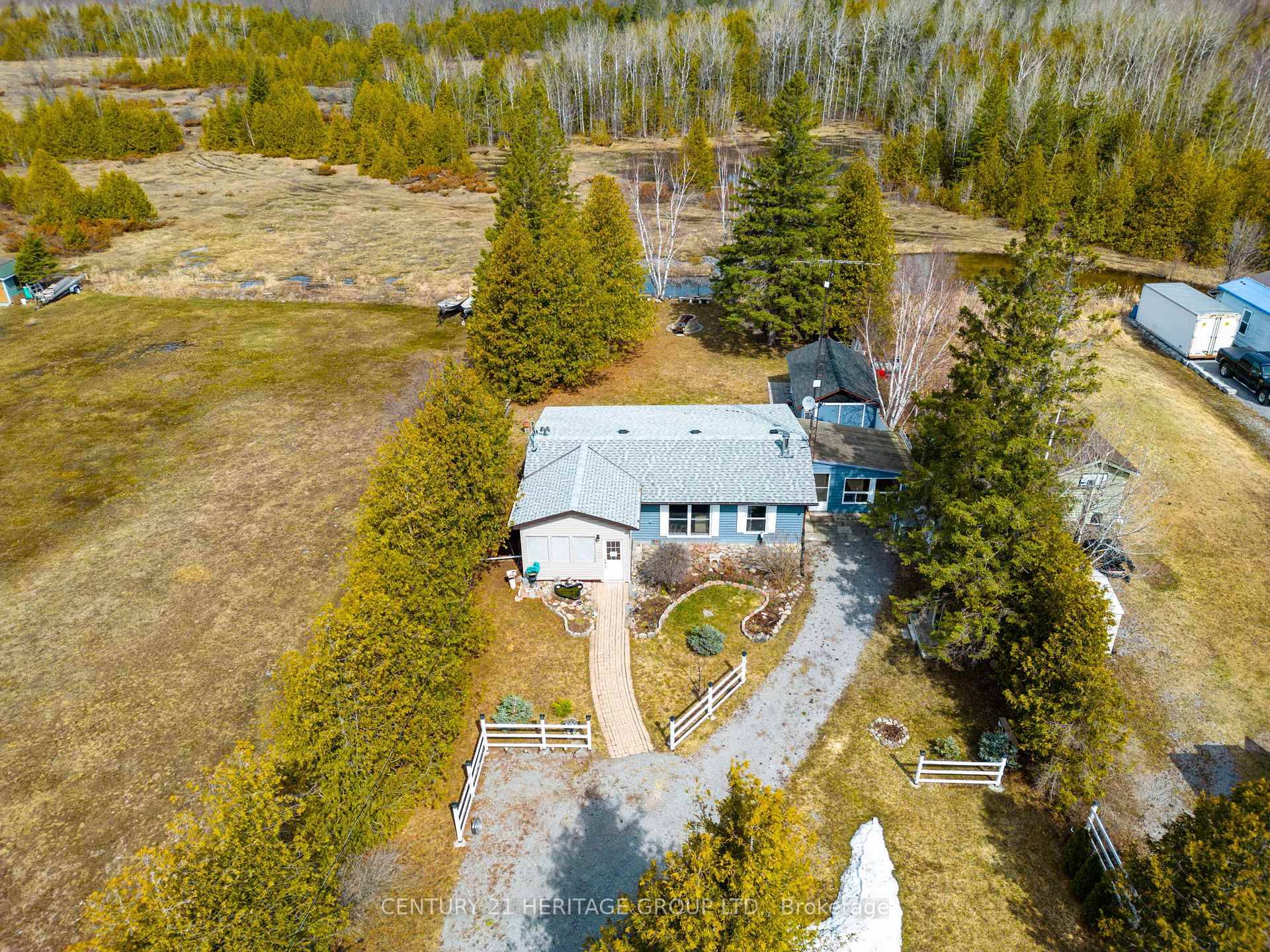 Spectacular Renovated Bungalow Steps to Waterfront Private Deeded Access To Canal Lake !