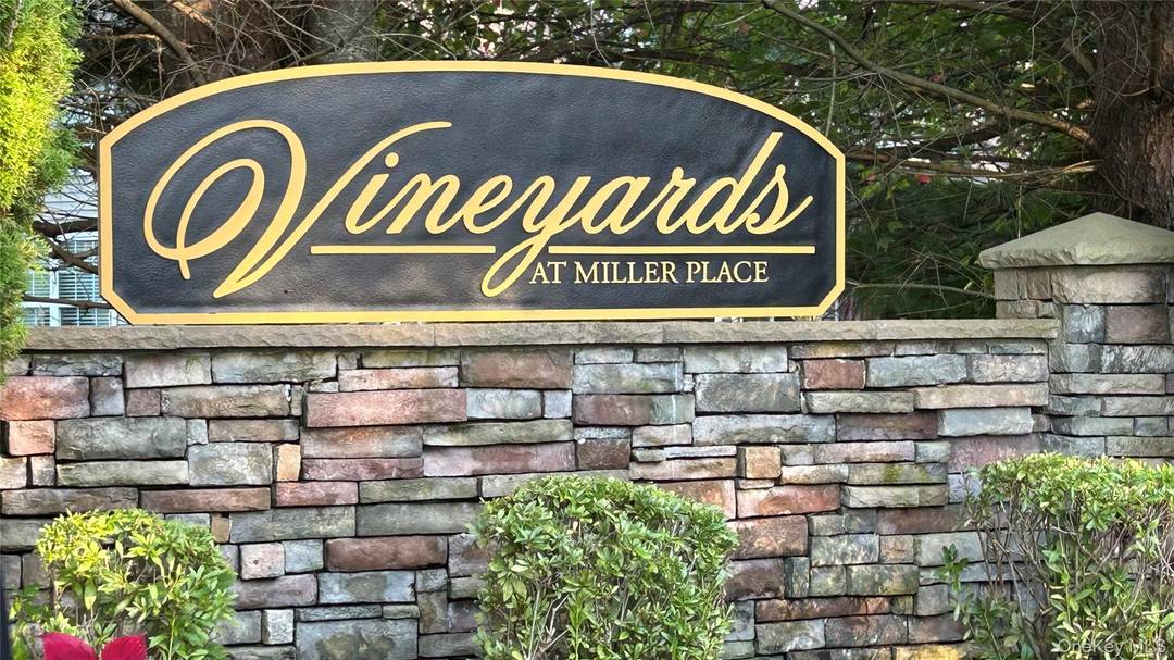 Discover easy living in this lovely 55 condo.