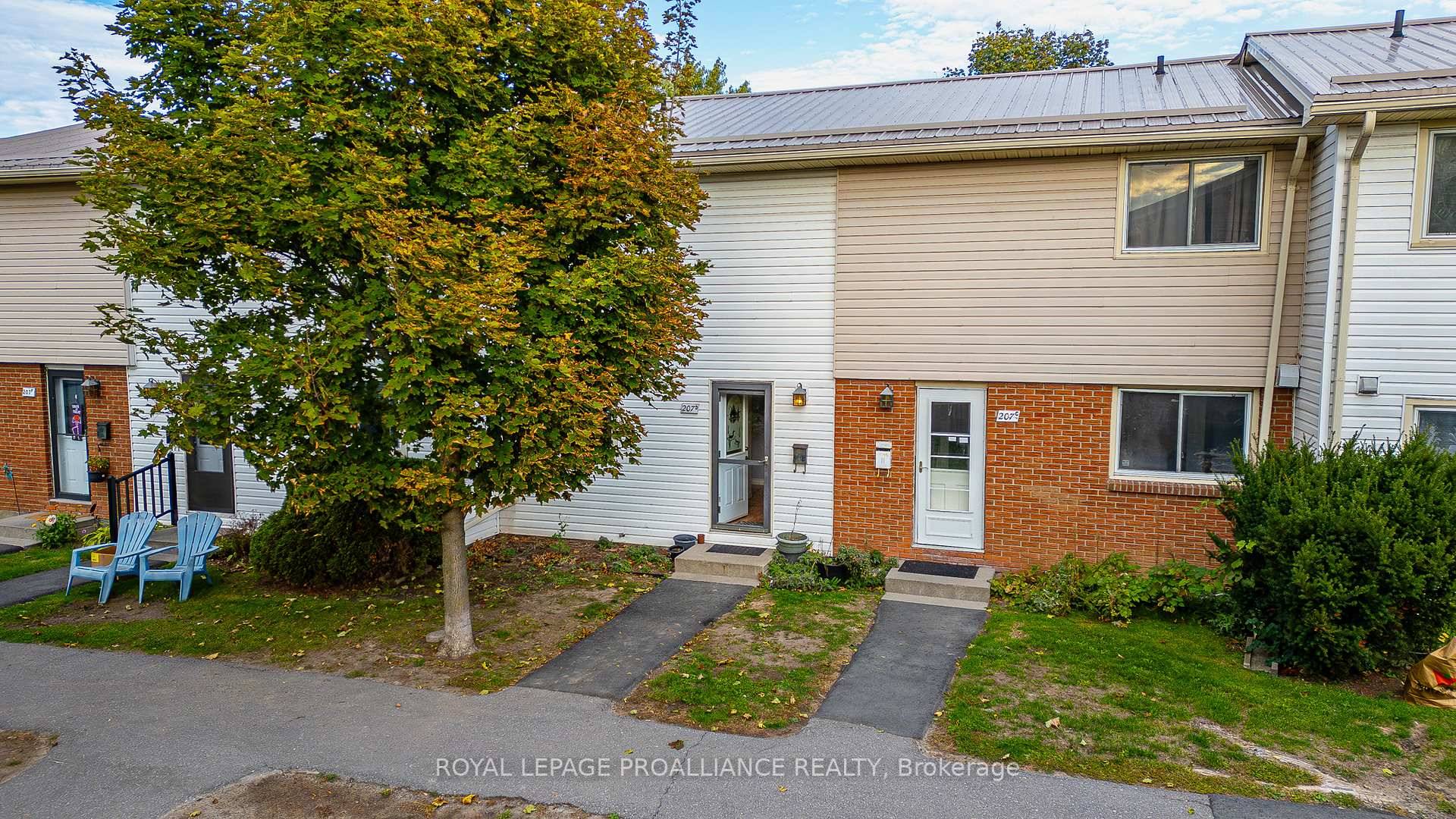 Minimum maintenance condo townhouse in a great location close to shopping mall, grocery, restaurants, parks, Moira river, walking trails amp ; Hwy 401 for commuting.