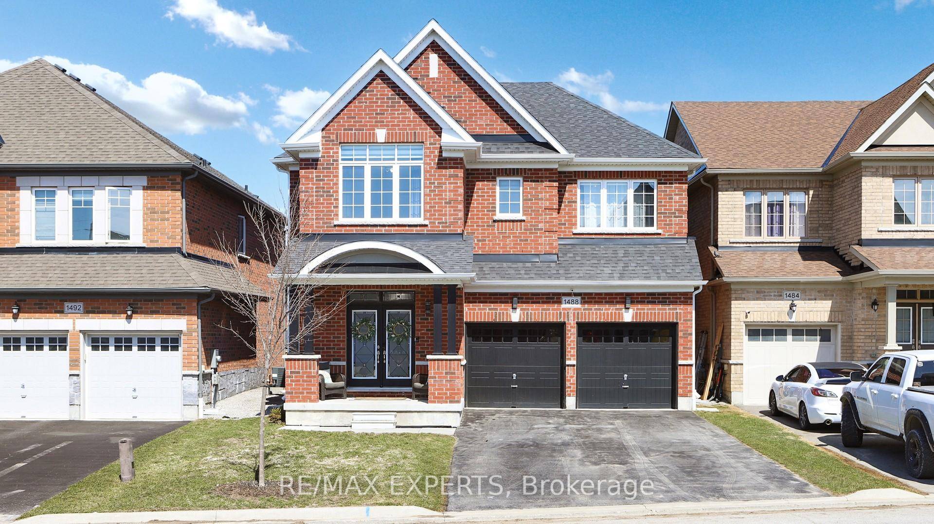 Experience The Epitome Of Modern Living In This Beautifully Designed 2 Storey Home !