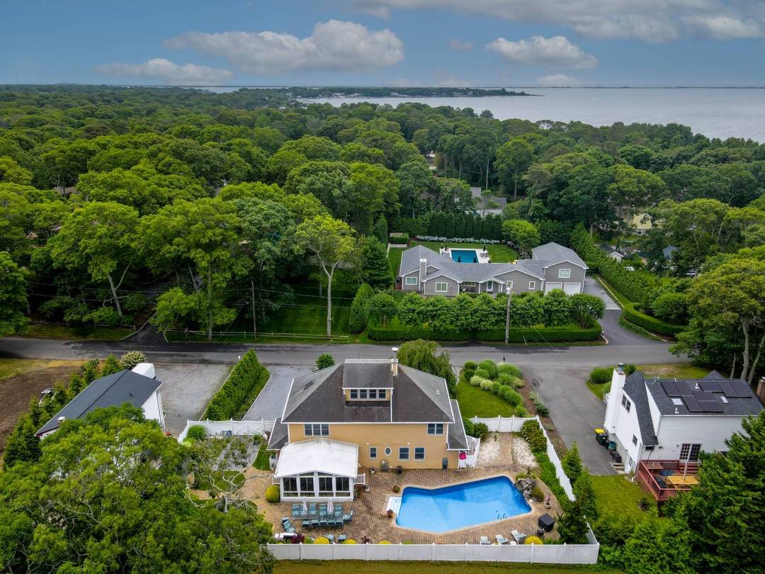 Effortless Hamptons living - A Summer Escape with Heated Pool