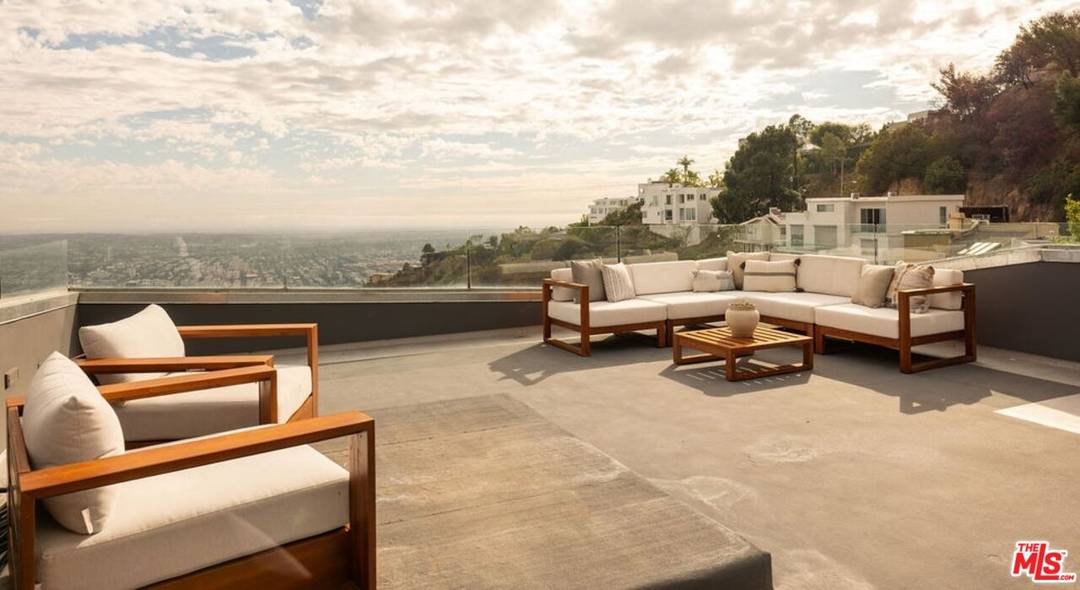 2158   Sunset Plaza Dr 3BR Sunset Strip La