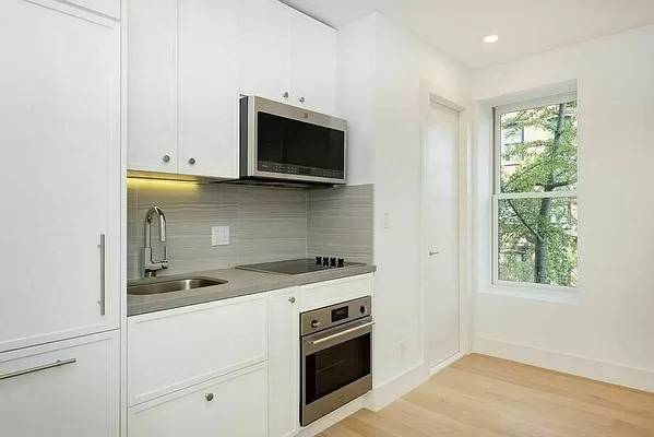 Located in the historic West Village between Bleecker and Hudson Streets, 236 West 10th Street is a 6 story boutique building featuring brand new thoughtfully designed studio to three bedroom ...
