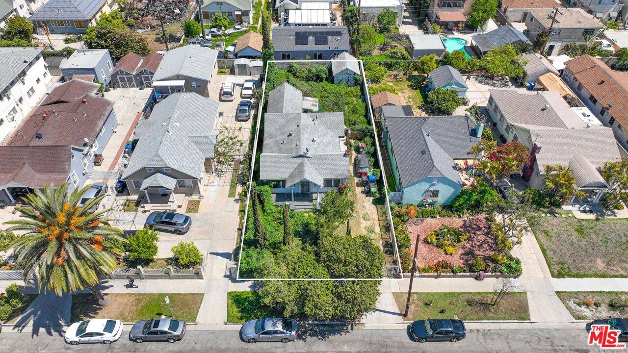 1154  N Heliotrope Dr LA