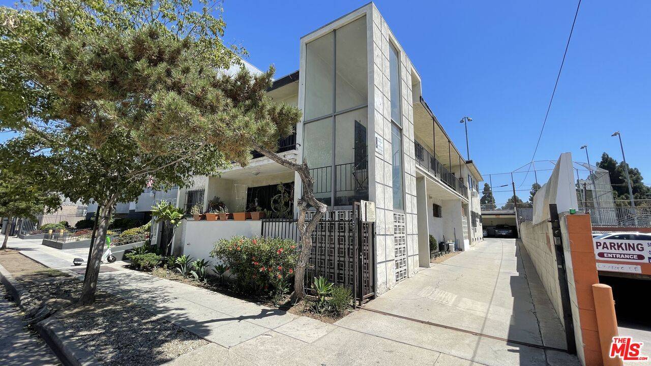 978  S Ardmore Ave LA