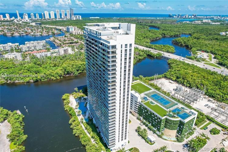 Lovely Corner 3 Bed 3 Bath Unit, fully furnished and beautifully decorated with a relaxing view of Oleta Park, Intercoastal, Sunny Isles Skyline.