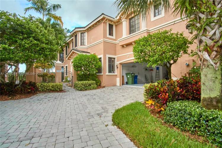 Exclusive Weston Hills location !