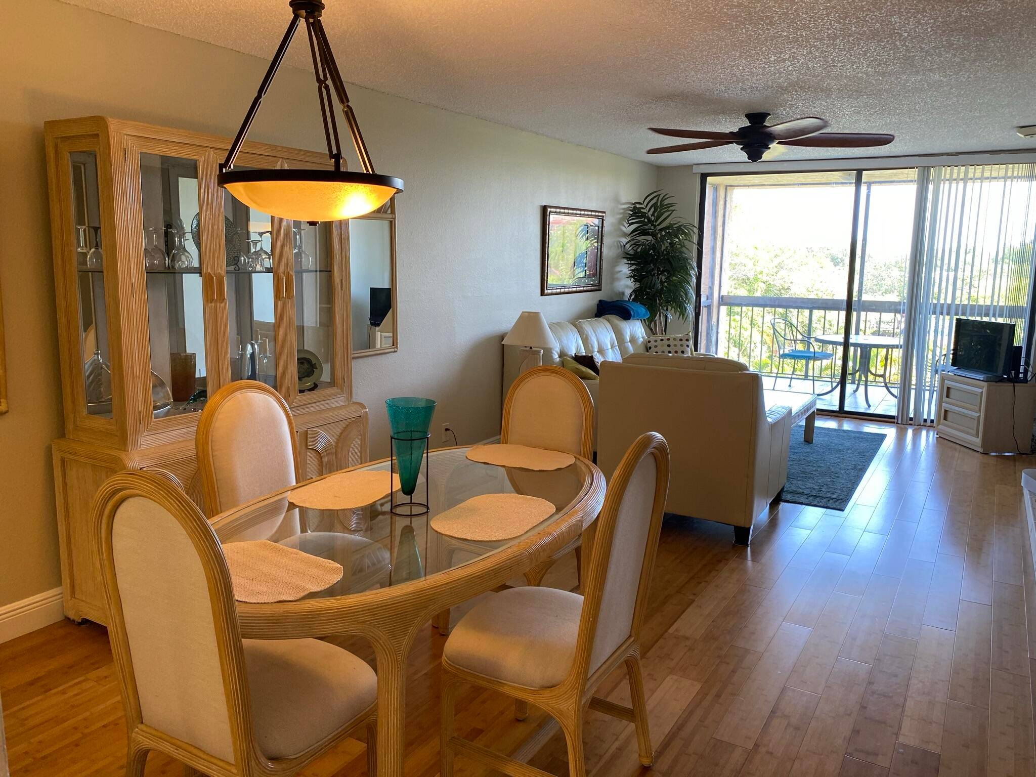 Beautiful updated 2BR Corner Residence in Delray Racquet Club.