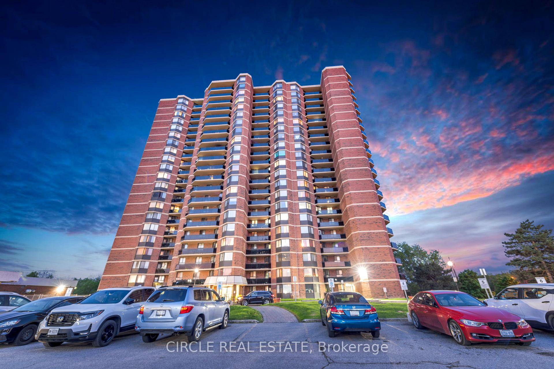 Experience luxurious living in this stunning south facing Penthouse suite with breathtaking views of the Toronto skyline !