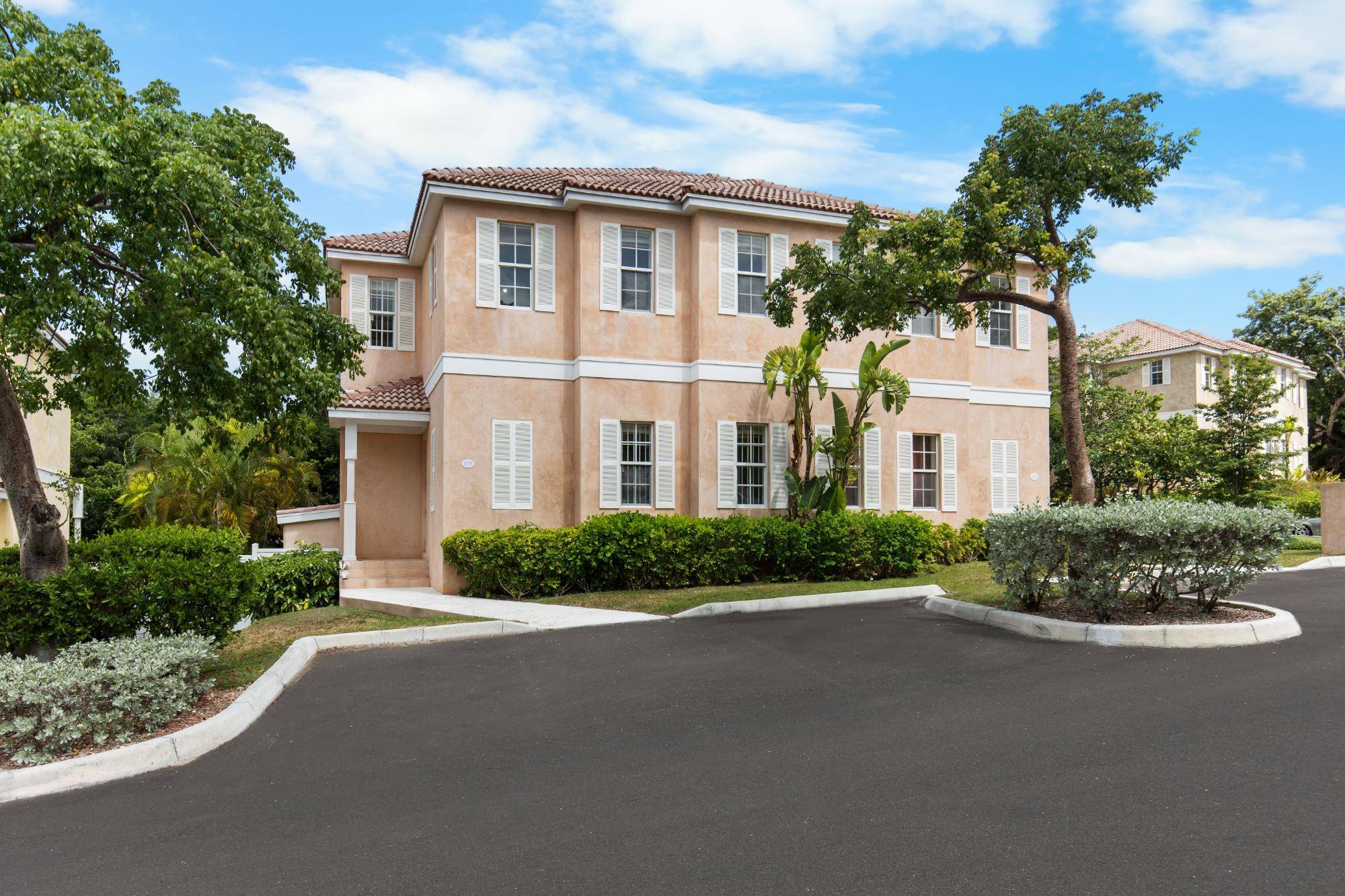 GR-119 | THE BALMORAL Condo New-Providence