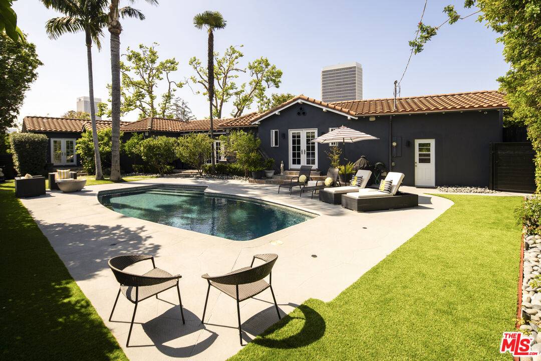 900  S Ridgeley Dr 3.0 Hancock Park LA
