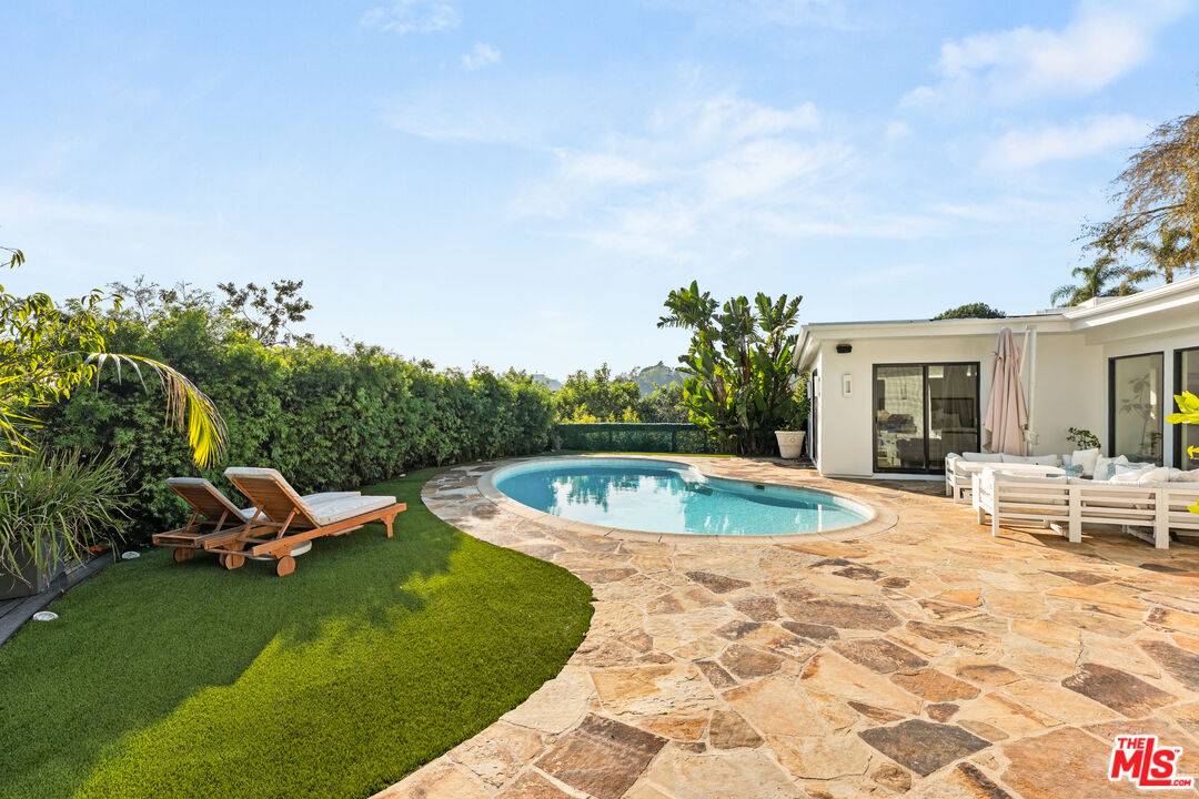 2767   La Cuesta Dr 3BR Hollywood Hills East La