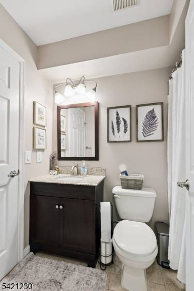 Beautifully maintained 2 bedroom, 2 bathroom condo located on the 3rd floor in Waterford community.