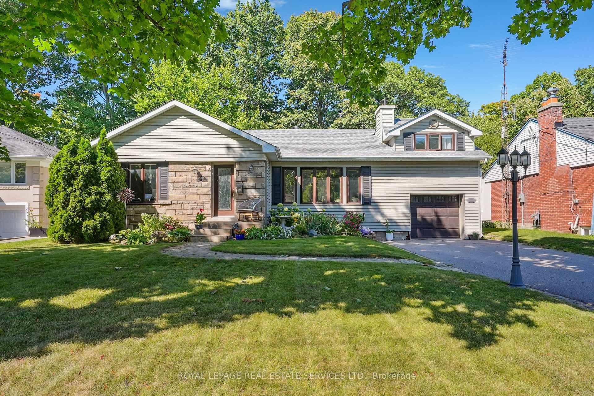 MUSKOKA IN THE CITY ! A rare opportunity to live in a beautiful 3 2 bedroom home in Central Oakville.
