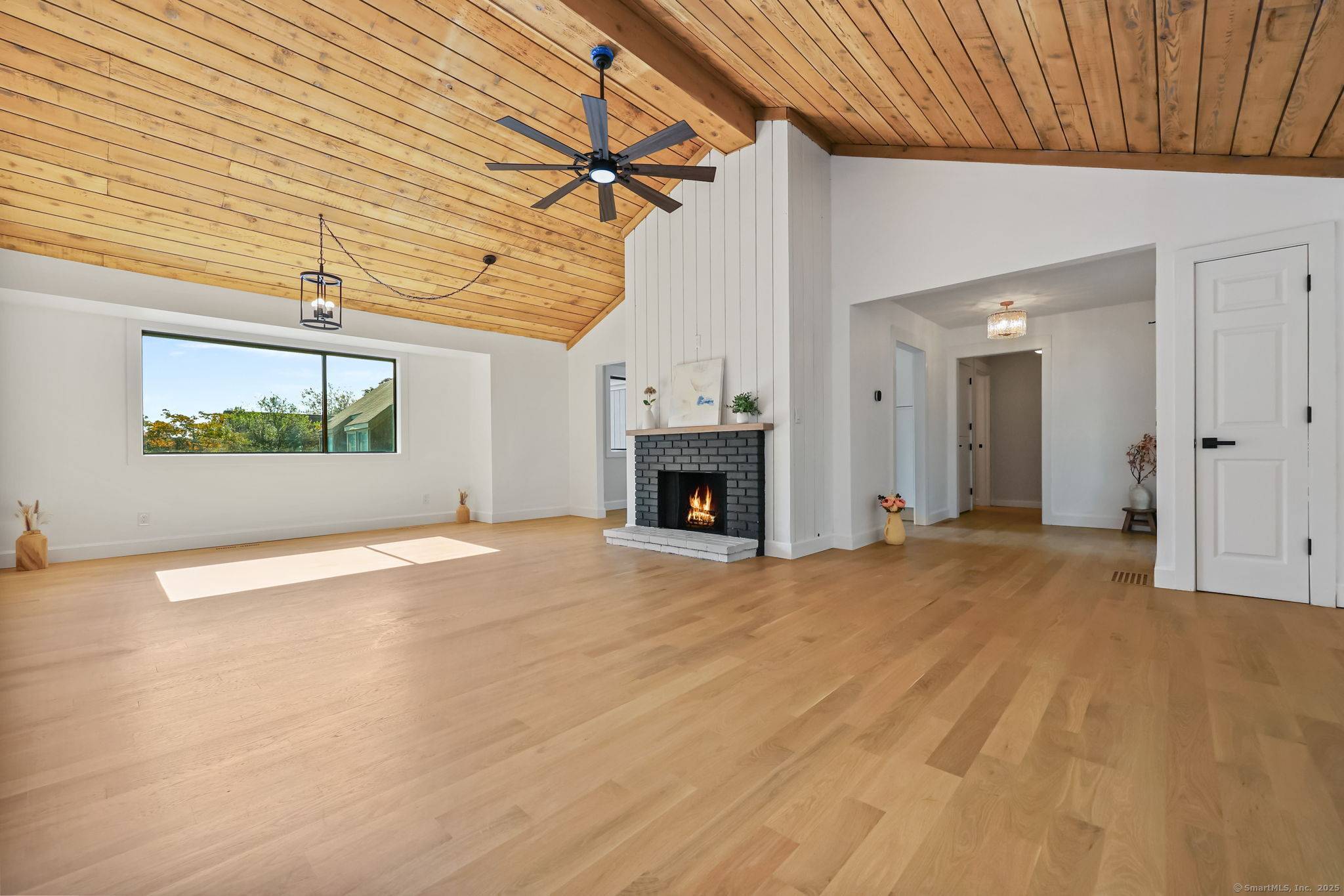 Welcome to this charming Wolcott style Condo in the coveted Oronoque Village.