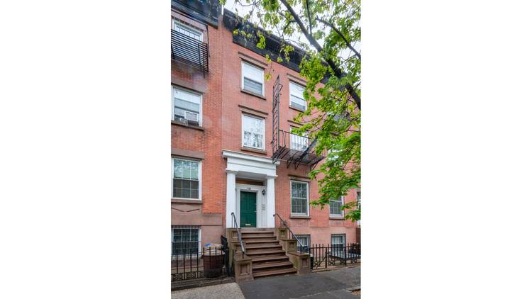 Beautiful 2nd floor 2BR apartment in an elegant Cobble Hill townhouse.