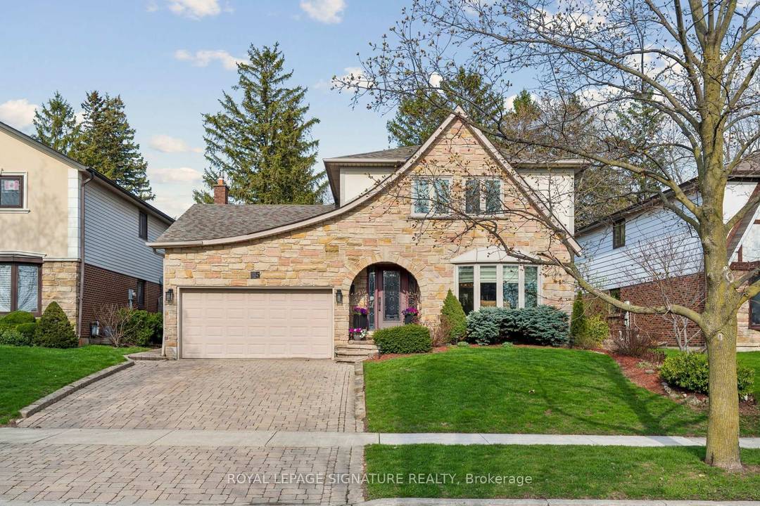 Stunning 4 Bedroom Detached Home in Prime Parkwoods Donalda !