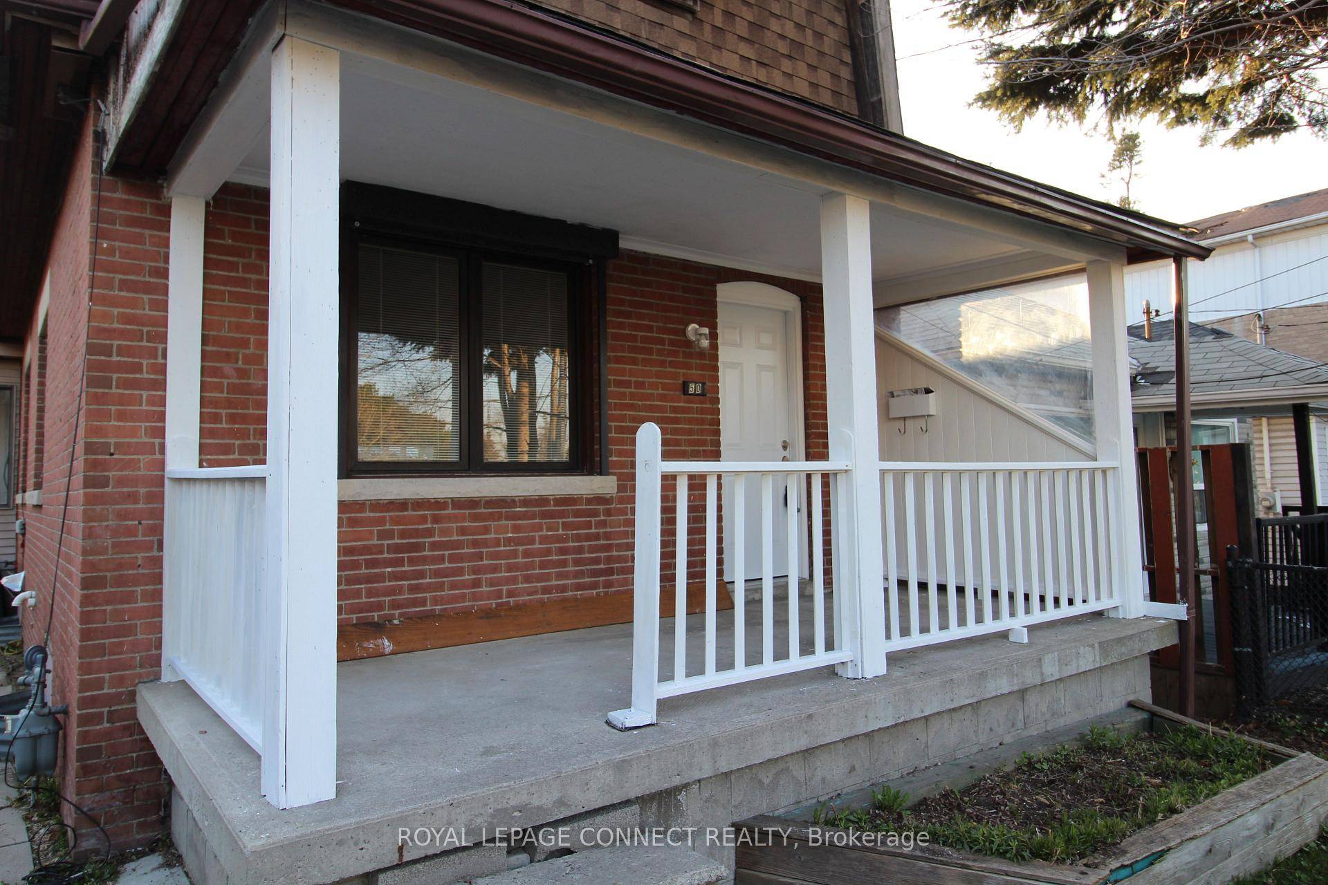 Charming House Near Beaches Available for December Occupancy !