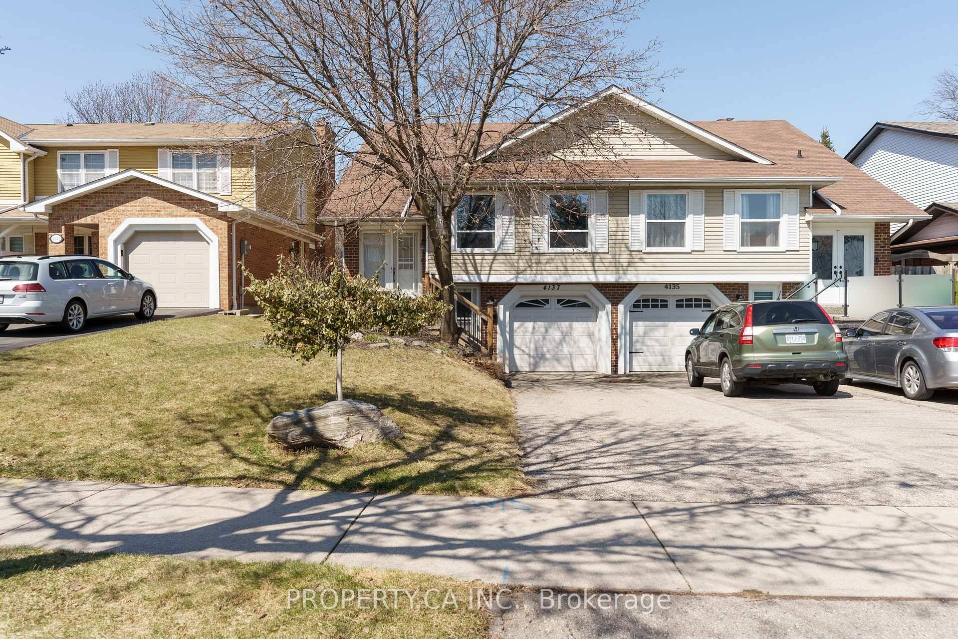 Spacious 1 bedroom suite available in the lower half of a well maintained back split home inErin Mills.