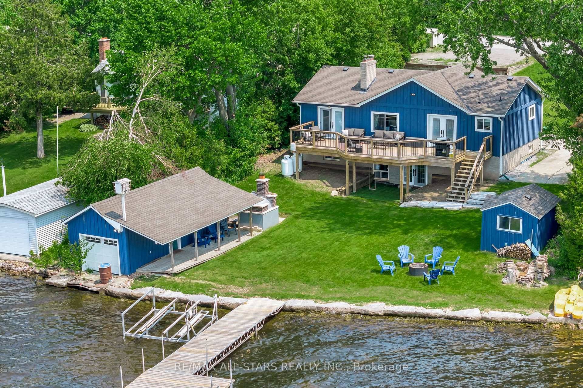 Welcome to your lakeside retreat on beautiful Sturgeon Lake, part of the renowned Trent Severn Waterway.