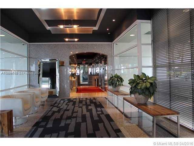 This 2 bedroom 2 bathroom condo is located in a boutique building in the heart of Brickell.