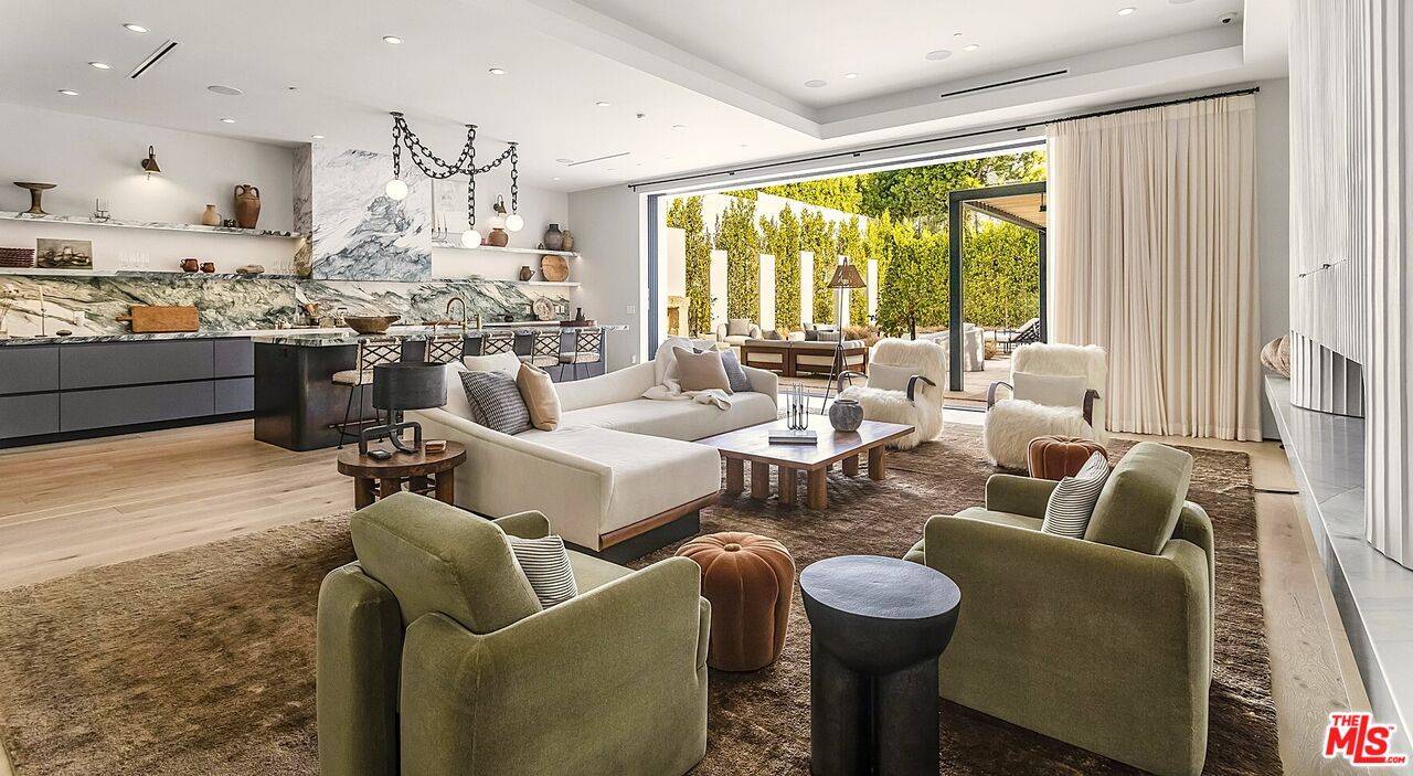 324 S Medio Dr 5BR Brentwood La
